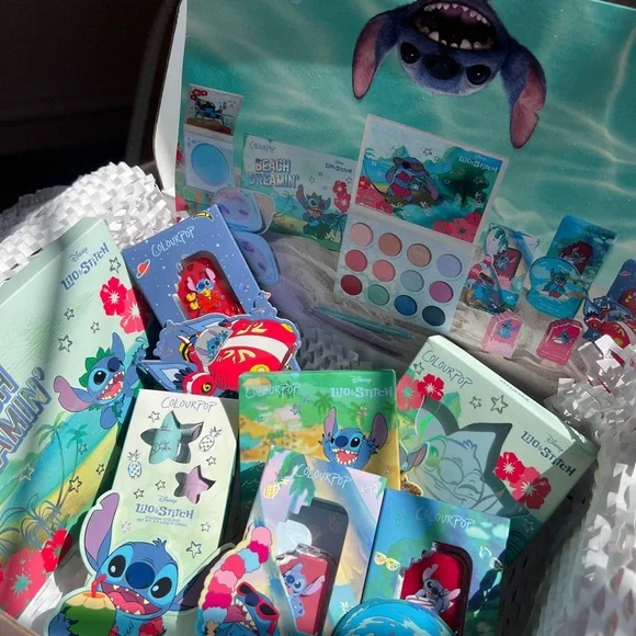 Colourpop x Lilo & Stitch - Picture 5 of 5